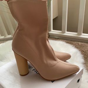 Nude Sock booties